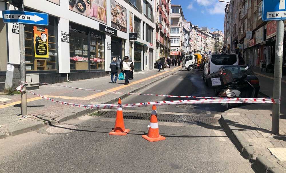 Teski Bu Caddeyi Sürekli Kazıyor