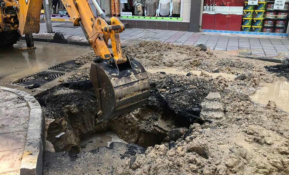 Teski̇ Su Kaçağina Müdahele Etti̇