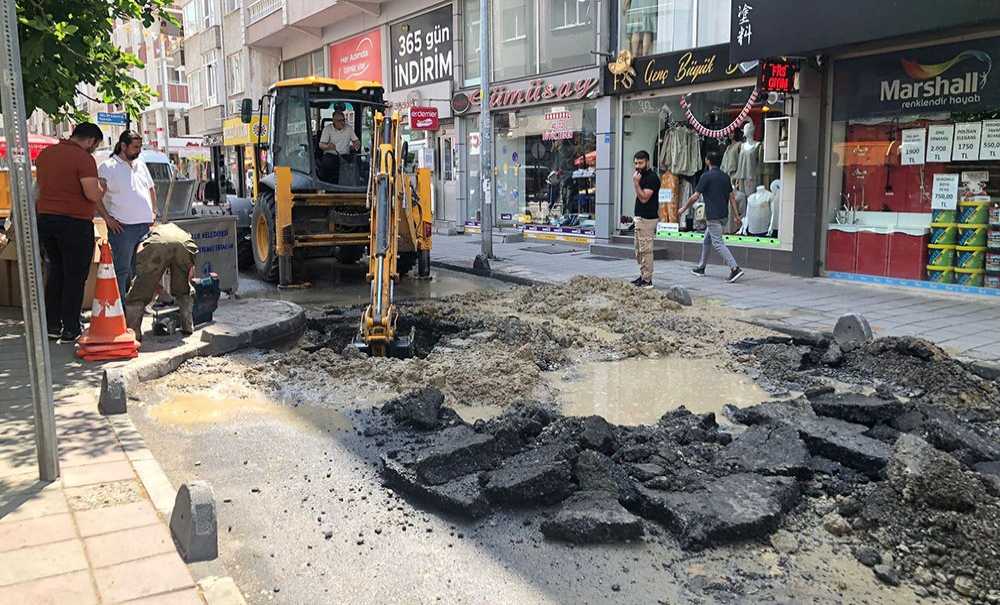 Teski̇ Su Kaçağina Müdahele Etti̇