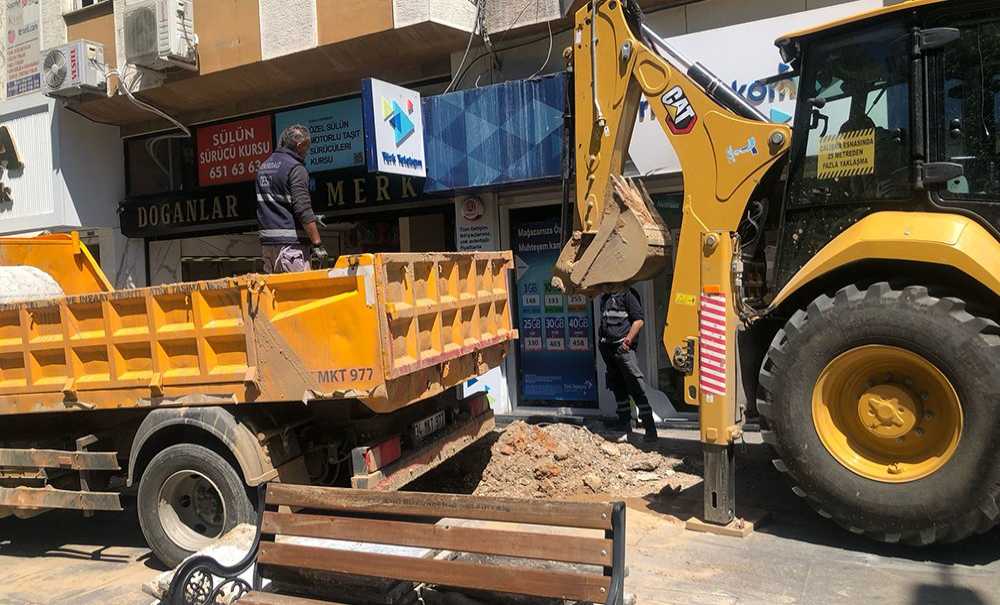 Teski̇ Su Sızıntısına Karşı Drenaj Bacası Yaptı