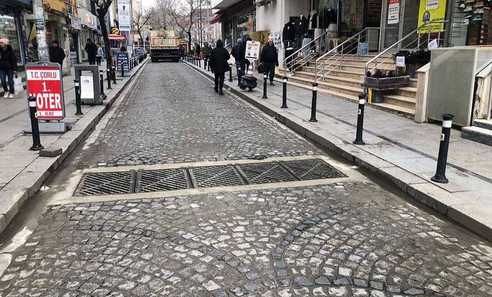 Teski̇'den Sonra Belediye Taşları Döşedi