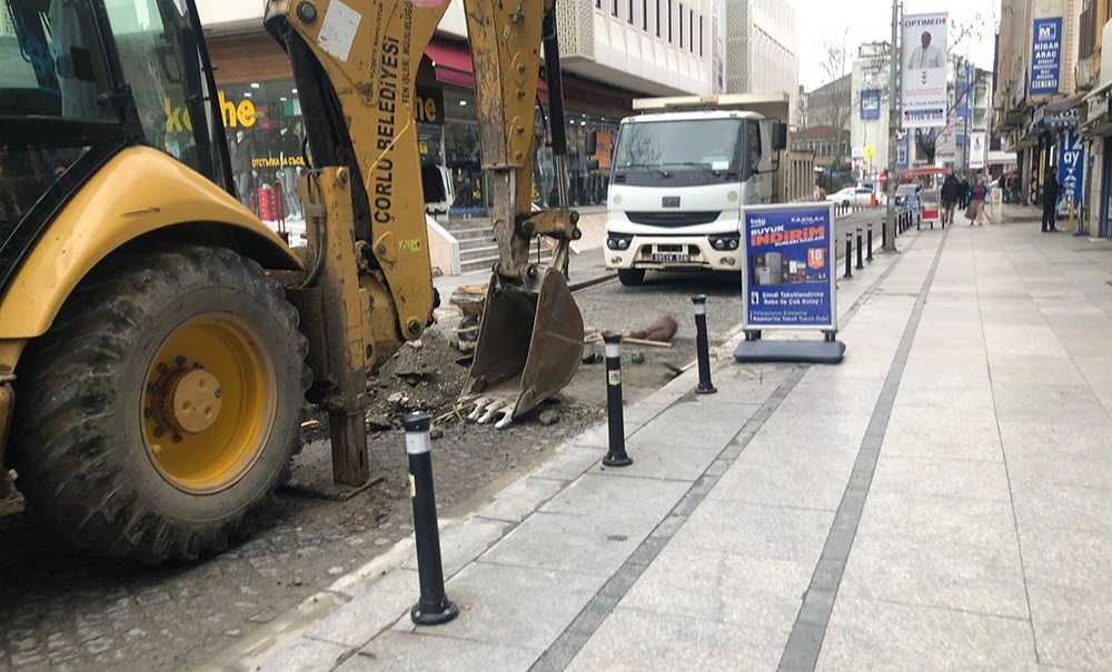 Teski̇'den Sonra Belediye Taşları Döşedi
