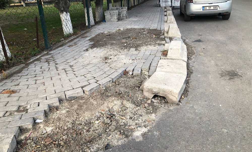 Teski̇'nin Kazdığı Kaldırımın Yapılması Bekleniyor