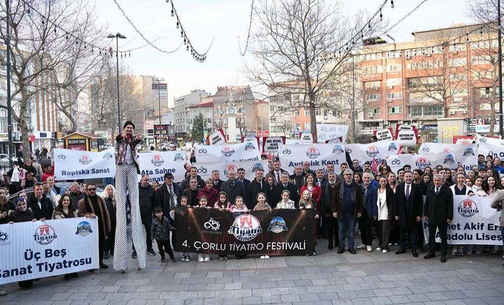 Tiyatro Festivali Coşkuyla Başladı