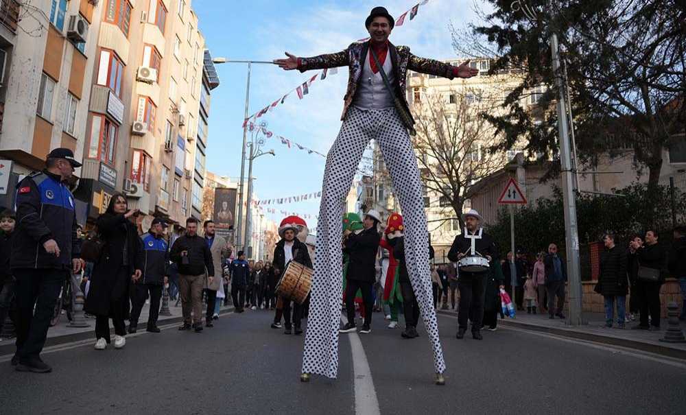 Tiyatro Festivali Coşkuyla Başladı