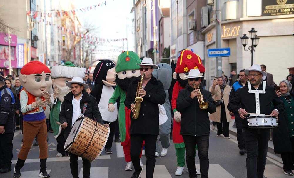 Tiyatro Festivali Coşkuyla Başladı