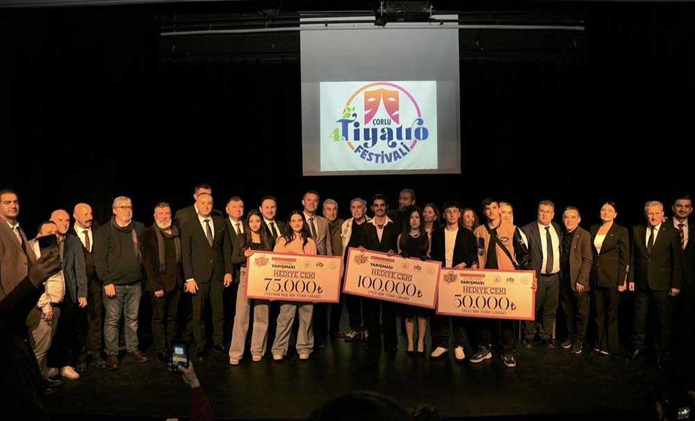 Tiyatro Festivali Coşkuyla Başladı