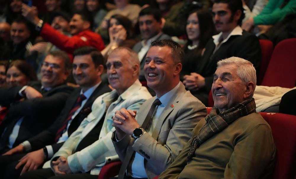 Tiyatro Festivali Coşkuyla Başladı