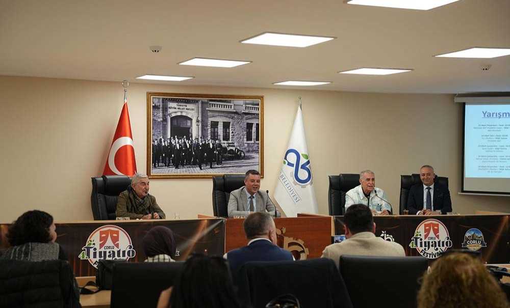 Tiyatro Festivali Coşkuyla Başladı