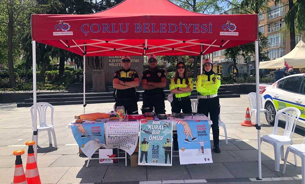 Trafik Haftasında Bilgilendirme Standı Açıldı