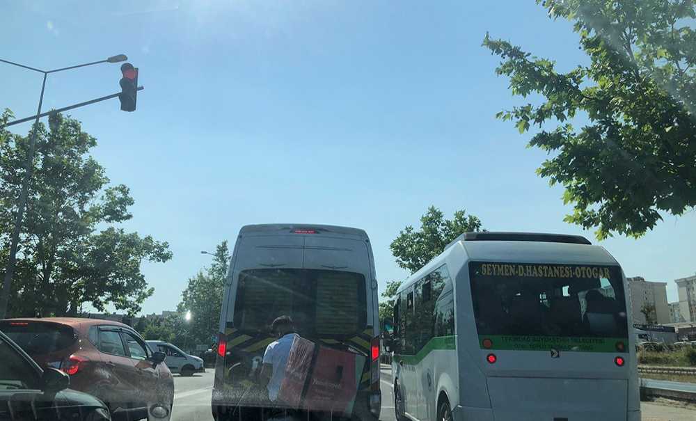 Trafik Işıkları Minibüslerin Durağı Oldu