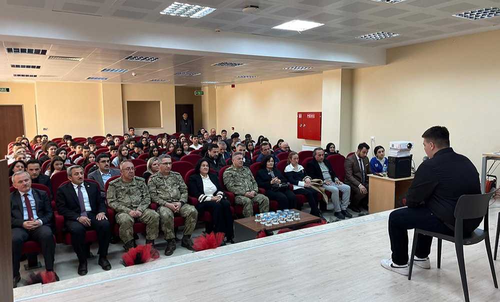 Tümgeneral Alper, Okulda Anma Programına Katıldı