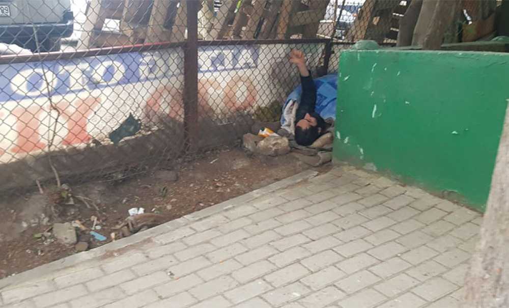 Türbede Yatan Kişi Tedavi Altına Alındı