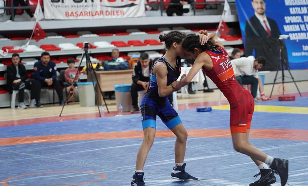 Türkiye Güreş Şampiyonası Çorlu'da Başladı