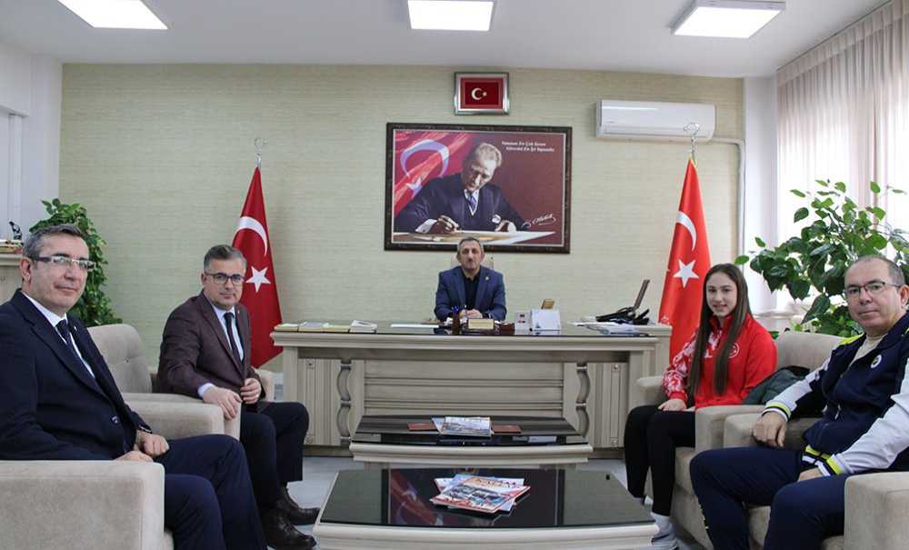 Türkiye Rekoru Kıran Sporcu Çorlu'yu Gururlandırdı