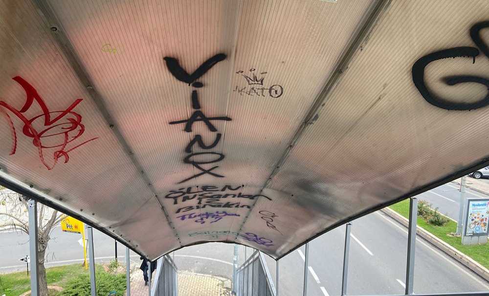 Üst Geçide Yazı Yapılmasına Tepki