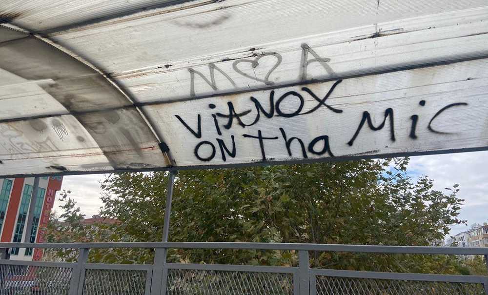 Üst Geçide Yazı Yapılmasına Tepki