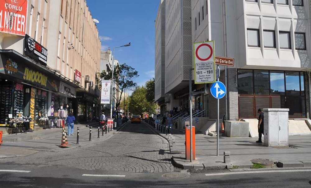 Uygulama Bitti, Tabela Kaldı