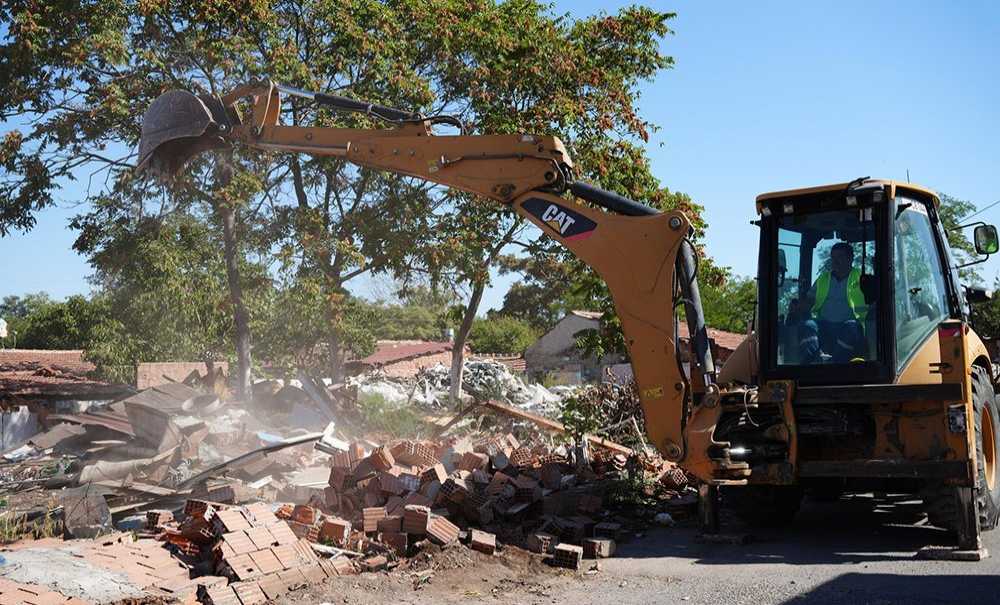 Uyuşturucuya Karşı Metruk Binalar Yıkıldı