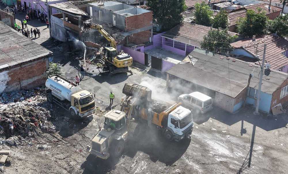 Uyuşturucuya Karşı Metruk Binalar Yıkıldı