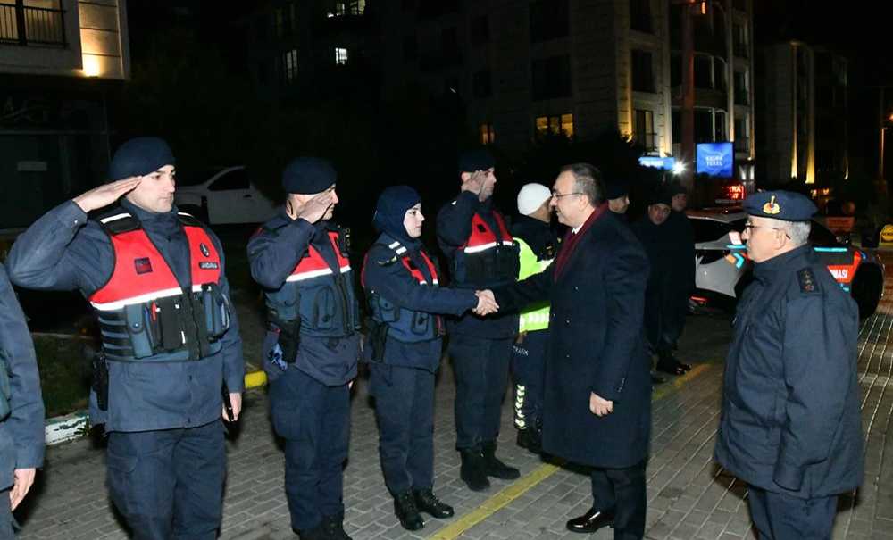 Vali̇ Soytürk, Görev Yapan Personeli̇n Yeni̇ Yilini Kutladi