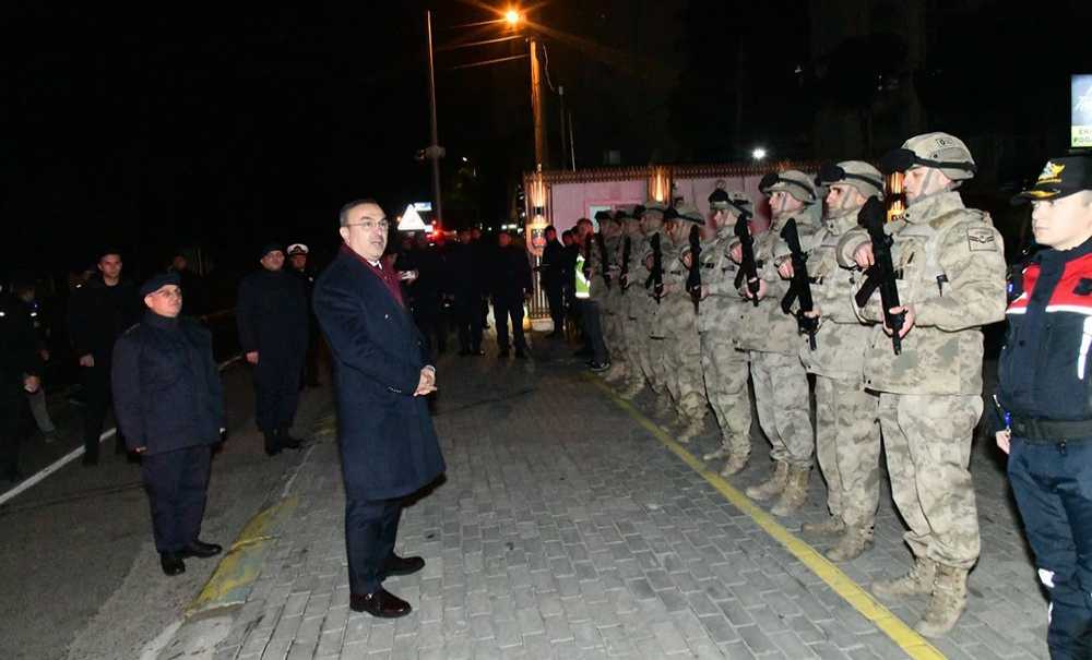 Vali̇ Soytürk, Görev Yapan Personeli̇n Yeni̇ Yilini Kutladi