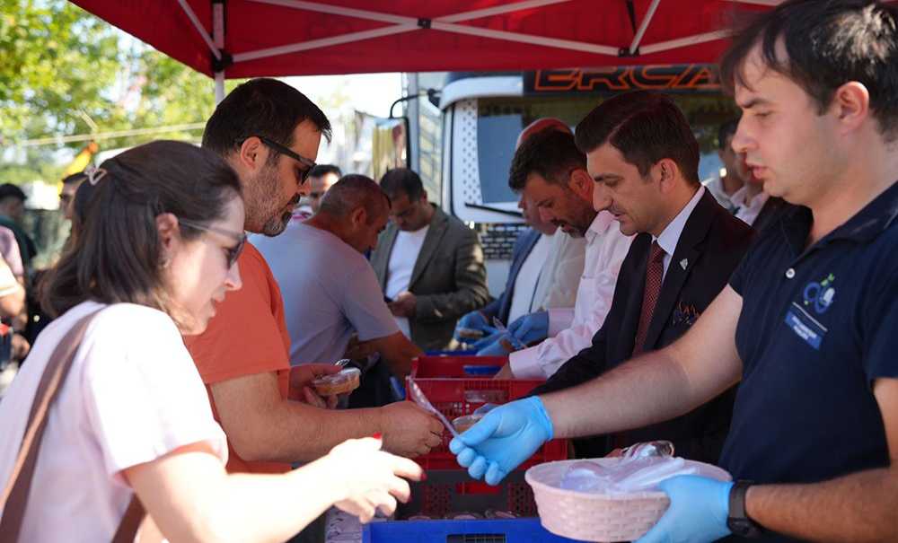 Vatandaşlara Aşure İkramı