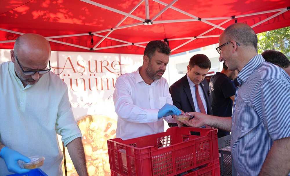 Vatandaşlara Aşure İkramı