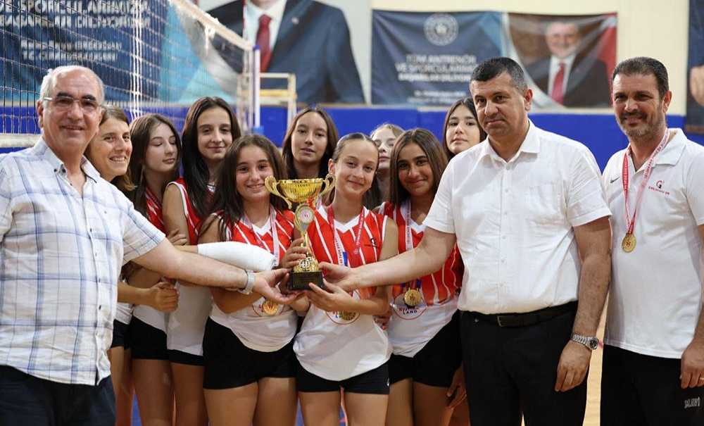 Voleybolcular İçin Ödül Töreni Düzenlendi