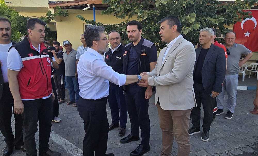 Yangın, Ak Parti̇ Ve Büyükşehi̇r Karşı Karşıya Geti̇rdi̇