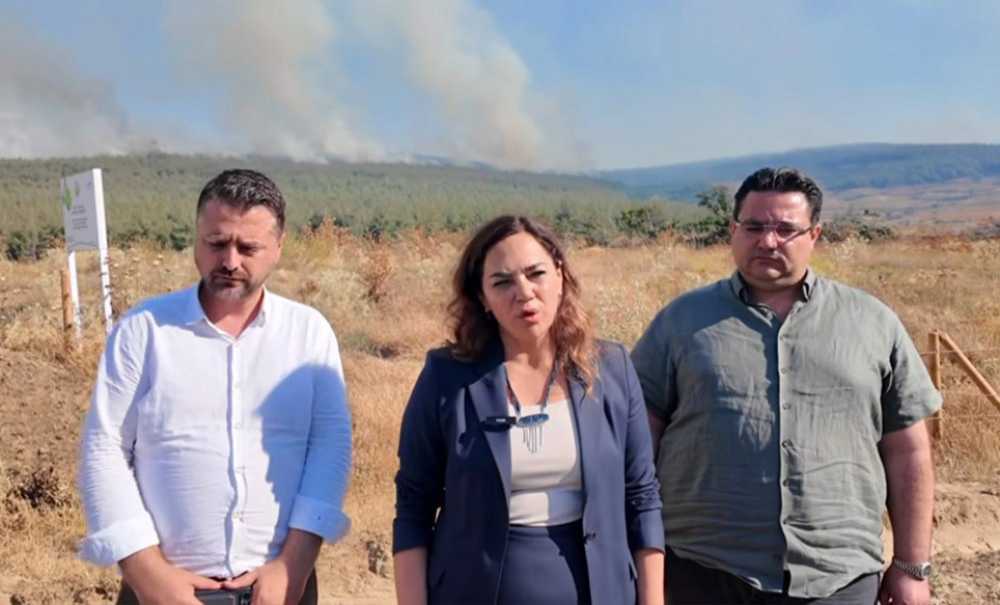 Yangın, Ak Parti̇ Ve Büyükşehi̇r Karşı Karşıya Geti̇rdi̇