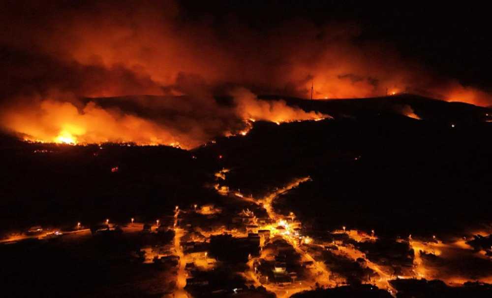 Yangın, Ak Parti̇ Ve Büyükşehi̇r Karşı Karşıya Geti̇rdi̇
