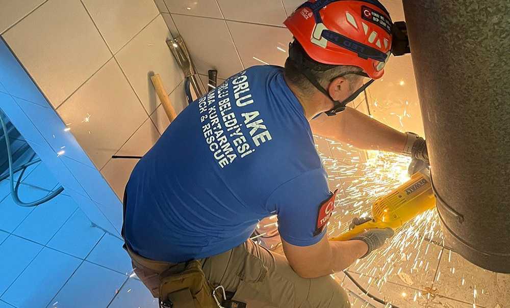 Yavru Kediyi Çorlu Ake Kurtardı