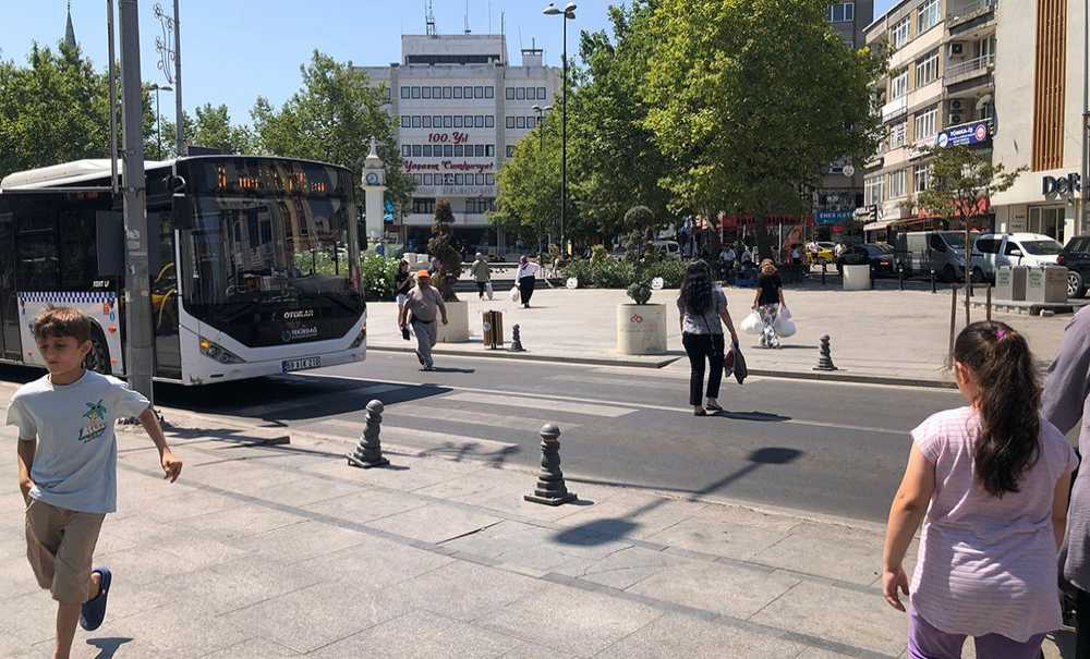 Yaya Geçidi Çizgileri Boyanmayı Bekliyor