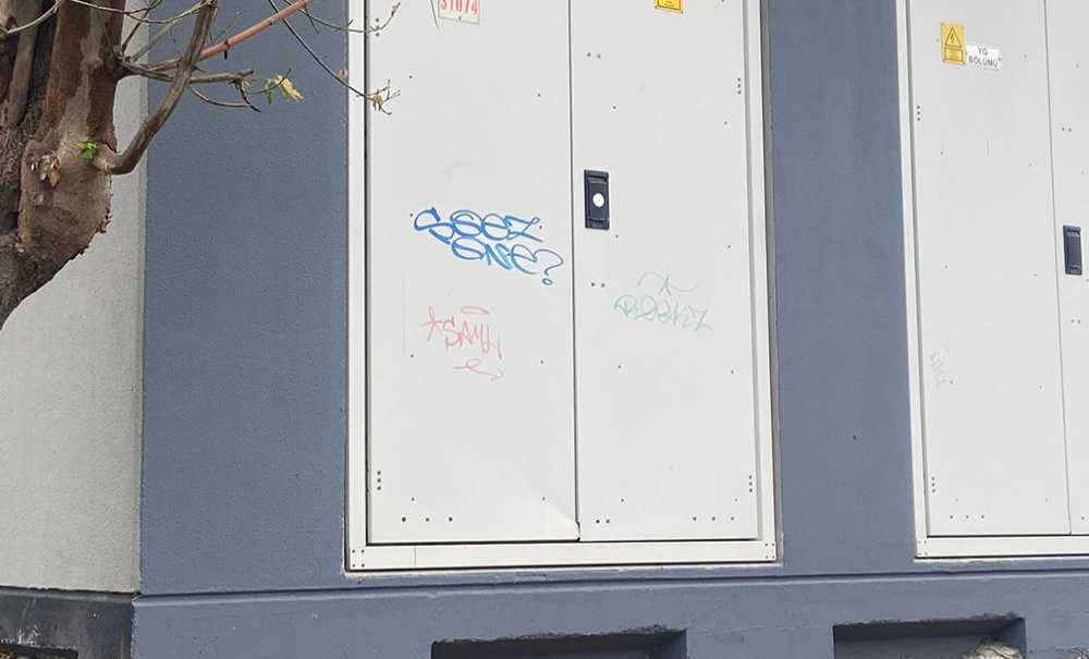 Yazılar Görüntü Kirliliği Oluşturuyor