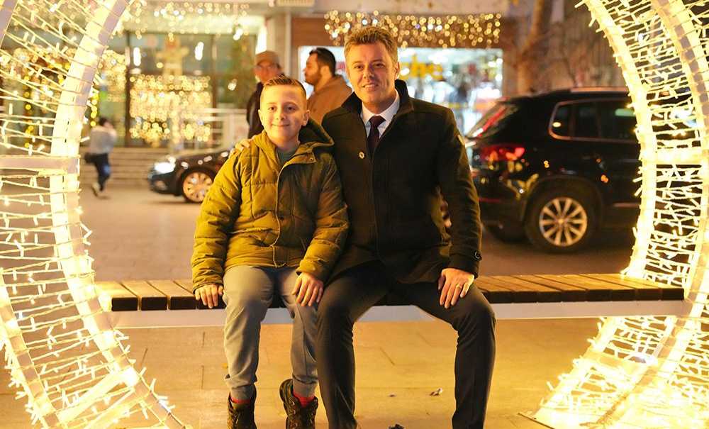 Yeni Yıl Coşkusunu Vatandaşlarla Paylaştı