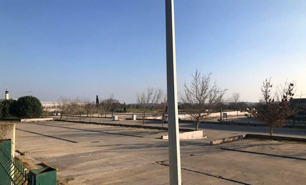 Yeni Yılın İlk Günü Hastane Bahçesi Boş Kaldı