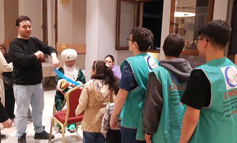 “Yeti̇mlere Tebessüm Etti̇rmek Görevi̇mi̇z”