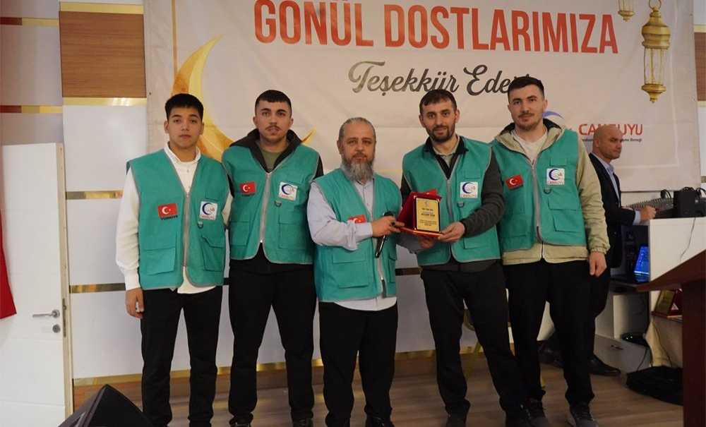 “Yeti̇mlere Tebessüm Etti̇rmek Görevi̇mi̇z”