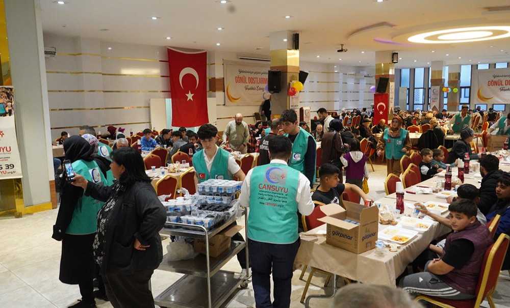 “Yeti̇mlere Tebessüm Etti̇rmek Görevi̇mi̇z”