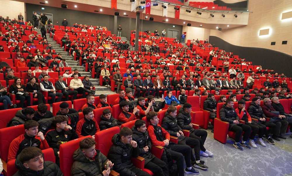 Yılmaz Vural Çorlu'da Gençlerle Buluştu