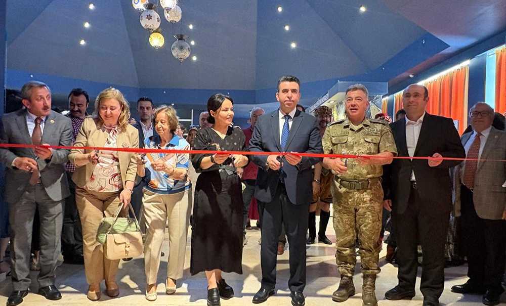 Yılsonu Sergisinde Yüzlerce Eser Yer Aldı