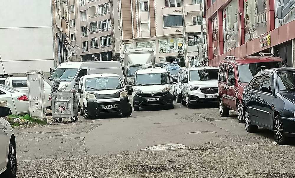 Yola Park Eden Araçlar Tepki Çekiyor