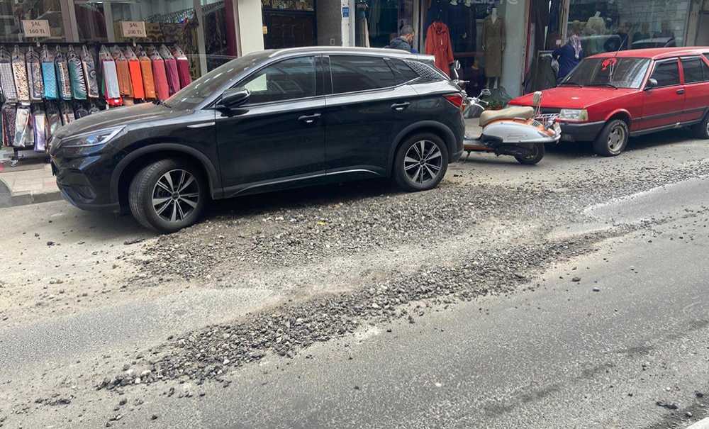 Yoldaki Çakıl Taşları Tehlike Yaratıyor