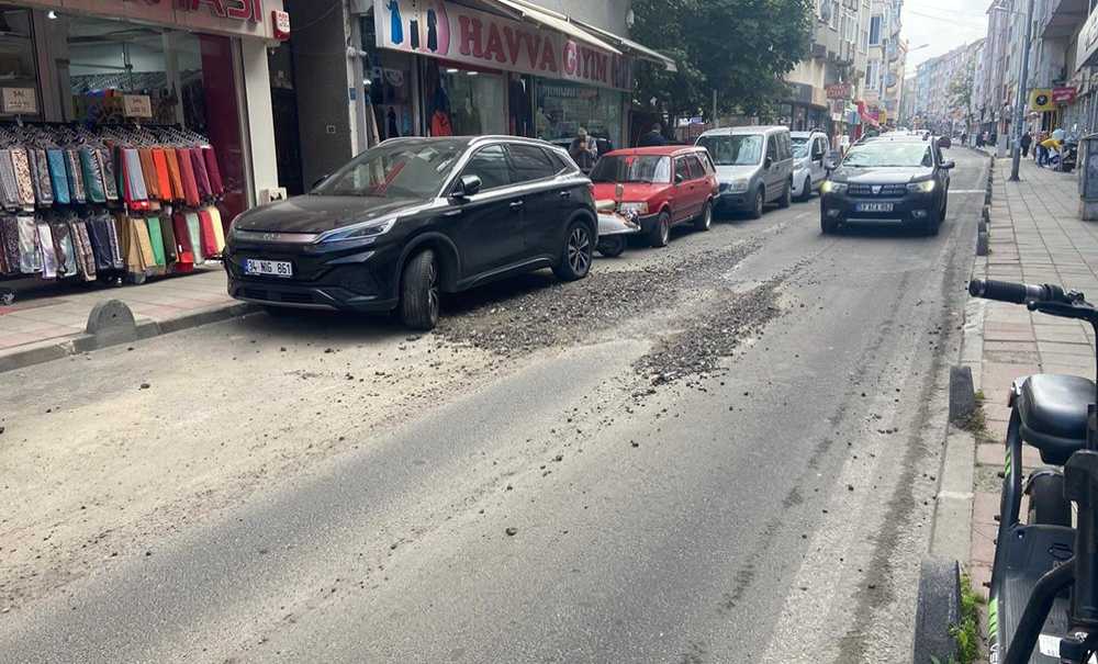 Yoldaki Çakıl Taşları Tehlike Yaratıyor