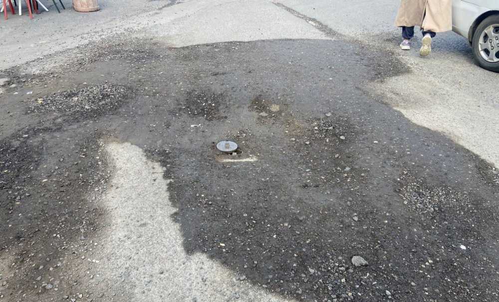 Yoldaki Çukur Tehlike Saçıyor
