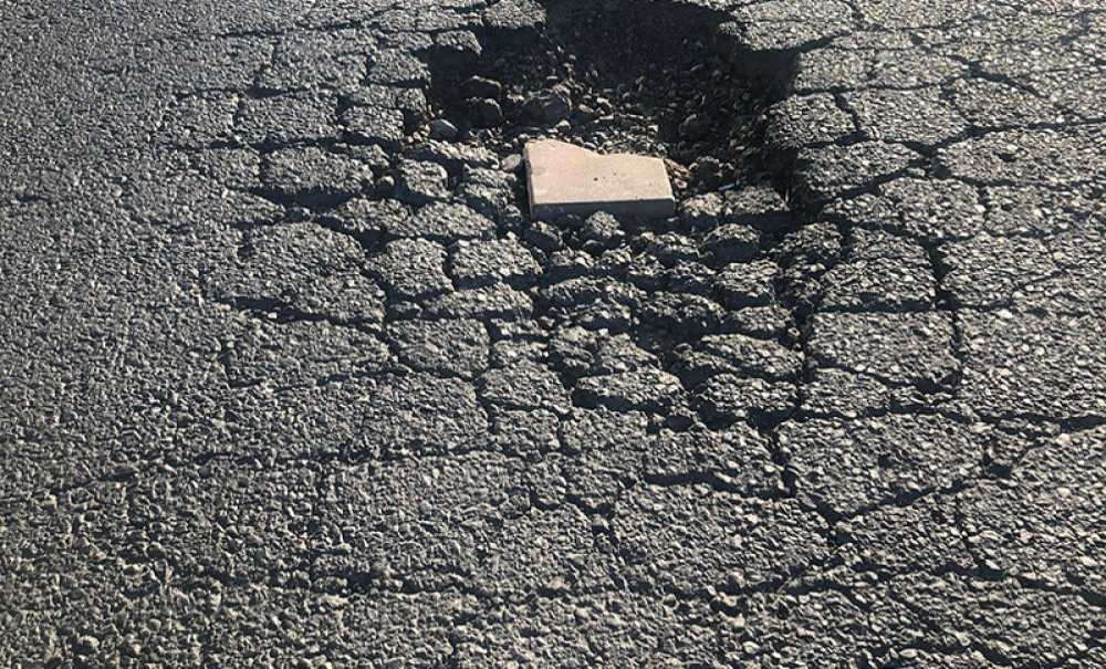 Yoldaki Derin Çukur Tepki Çekiyor