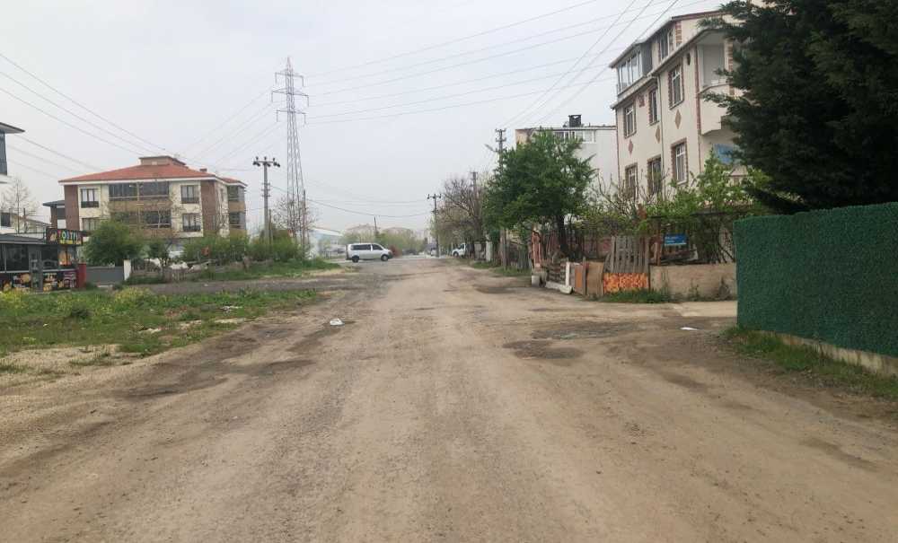 Yoldaki Derin Çukurlar Tepki Çekiyor