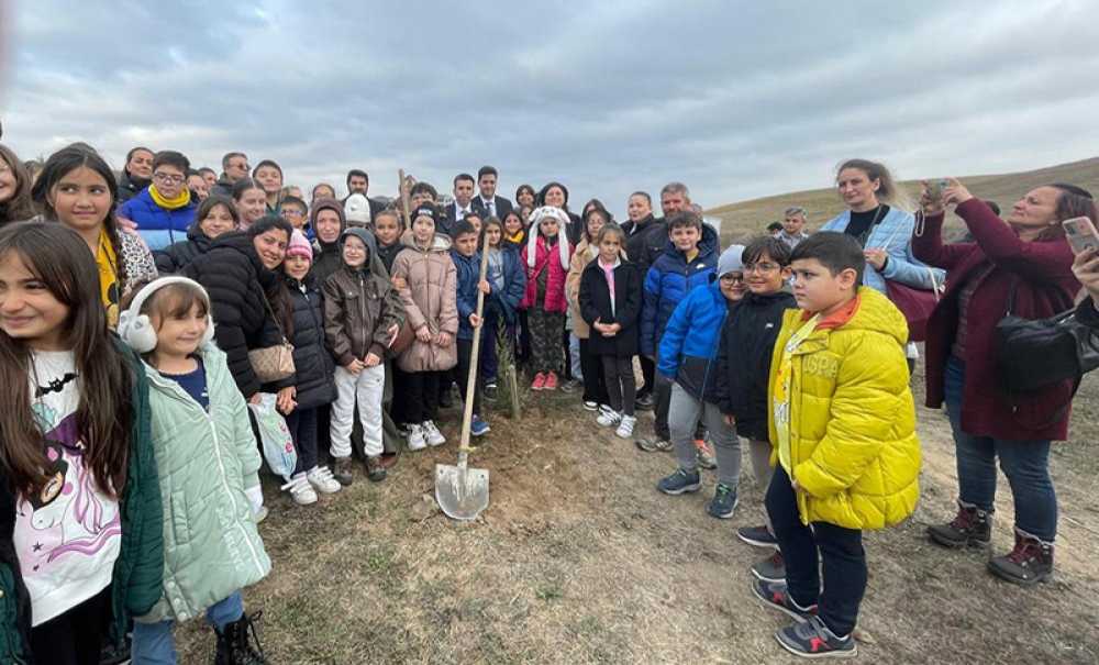 Yüzlerce Fidan Toprakla Buluştu