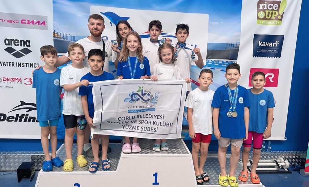 Yüzücüler Yine Kupayla Döndü